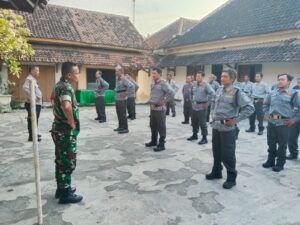 Tingkatkan Kesiapsiagaan dan Kedisiplinan, Satlinmas Kalurahan Sidoagung Ikuti Pelatihan Kesamaptaan